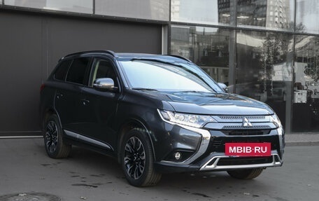 Mitsubishi Outlander III рестайлинг 3, 2021 год, 2 597 000 рублей, 3 фотография