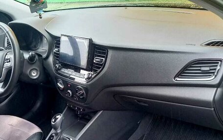 Hyundai Solaris II рестайлинг, 2022 год, 1 800 000 рублей, 6 фотография