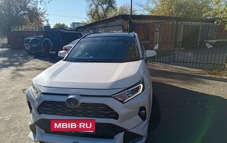 Toyota RAV4, 2019 год, 3 300 000 рублей, 3 фотография