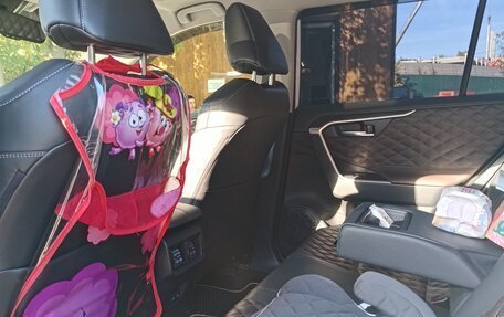 Toyota RAV4, 2019 год, 3 300 000 рублей, 9 фотография