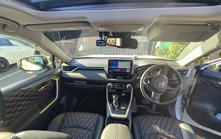 Toyota RAV4, 2019 год, 3 300 000 рублей, 13 фотография