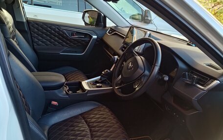 Toyota RAV4, 2019 год, 3 300 000 рублей, 16 фотография