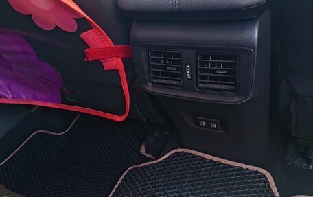 Toyota RAV4, 2019 год, 3 300 000 рублей, 14 фотография