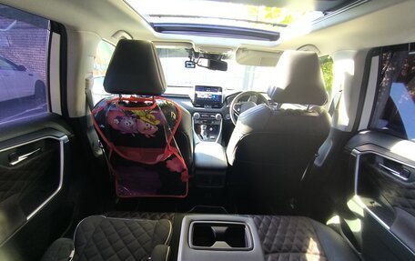 Toyota RAV4, 2019 год, 3 300 000 рублей, 12 фотография