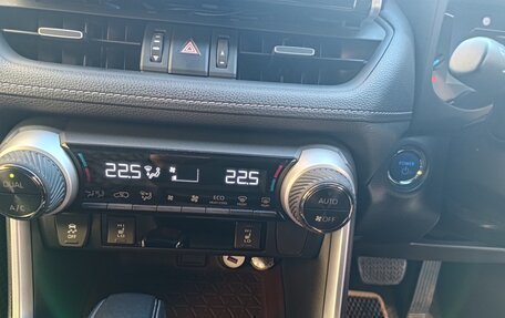 Toyota RAV4, 2019 год, 3 300 000 рублей, 18 фотография