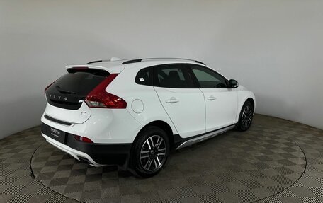 Volvo V40 Cross Country I, 2018 год, 2 100 000 рублей, 17 фотография