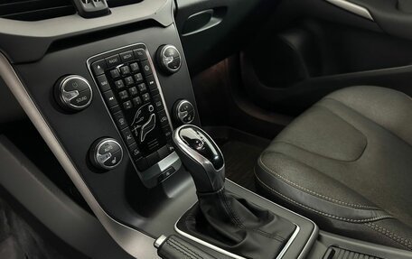 Volvo V40 Cross Country I, 2018 год, 2 100 000 рублей, 18 фотография