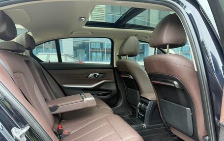 BMW 3 серия, 2021 год, 2 700 000 рублей, 14 фотография