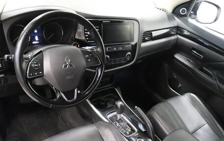 Mitsubishi Outlander III рестайлинг 3, 2017 год, 1 732 000 рублей, 6 фотография