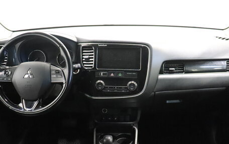 Mitsubishi Outlander III рестайлинг 3, 2017 год, 1 732 000 рублей, 7 фотография