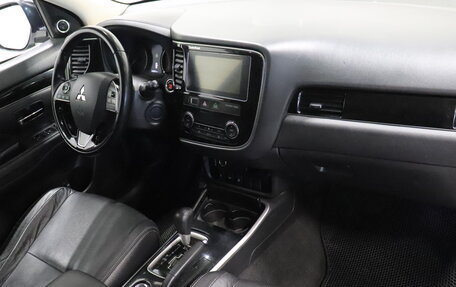 Mitsubishi Outlander III рестайлинг 3, 2017 год, 1 732 000 рублей, 8 фотография