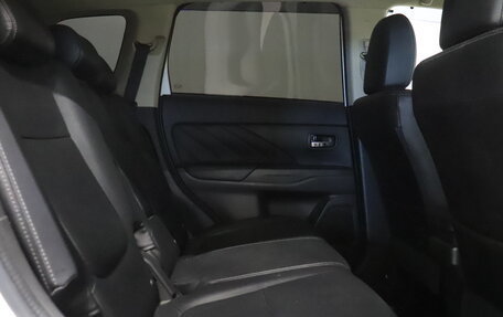 Mitsubishi Outlander III рестайлинг 3, 2017 год, 1 732 000 рублей, 15 фотография