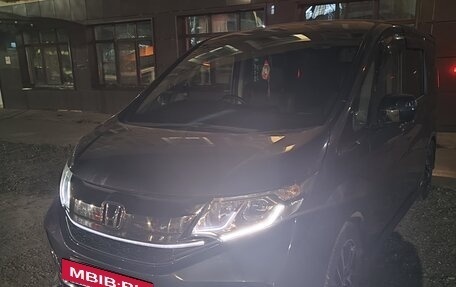 Honda Stepwgn IV, 2017 год, 2 100 000 рублей, 3 фотография