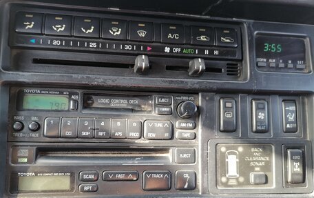 Toyota HiAce H100, 1993 год, 555 000 рублей, 10 фотография