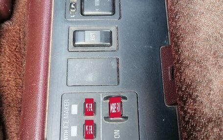 Toyota HiAce H100, 1993 год, 555 000 рублей, 8 фотография