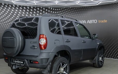 Chevrolet Niva I рестайлинг, 2017 год, 589 000 рублей, 2 фотография