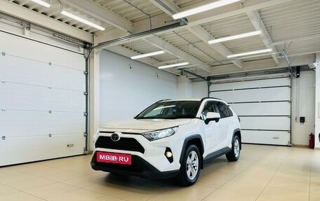 Toyota RAV4, 2019 год, 2 799 900 рублей, 2 фотография