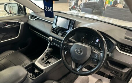 Toyota RAV4, 2019 год, 2 799 900 рублей, 11 фотография