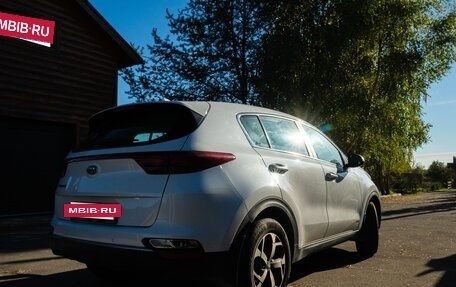 KIA Sportage IV рестайлинг, 2019 год, 2 400 000 рублей, 5 фотография