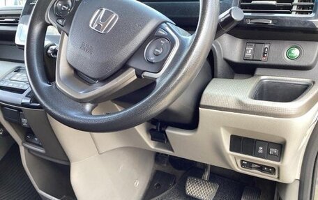 Honda Stepwgn IV, 2016 год, 1 350 000 рублей, 19 фотография
