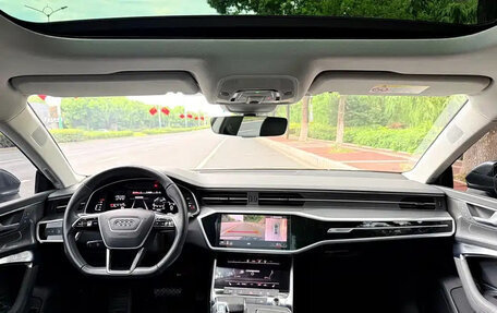 Audi A7, 2022 год, 4 750 001 рублей, 10 фотография
