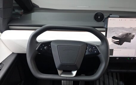 Tesla Cybertruck, 2024 год, 15 835 000 рублей, 14 фотография