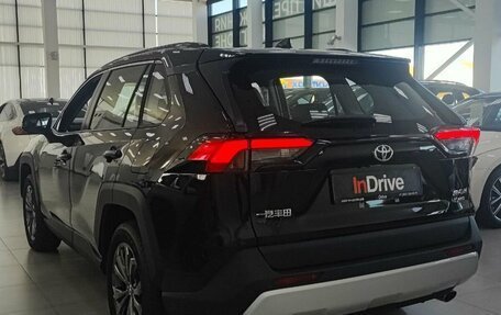 Toyota RAV4, 2025 год, 4 300 000 рублей, 6 фотография