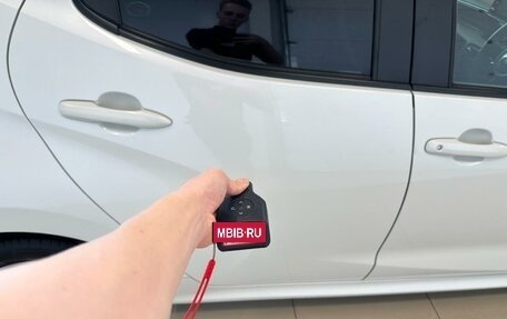Toyota Yaris, 2020 год, 1 399 000 рублей, 26 фотография