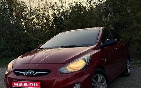 Hyundai Solaris II рестайлинг, 2013 год, 900 000 рублей, 1 фотография