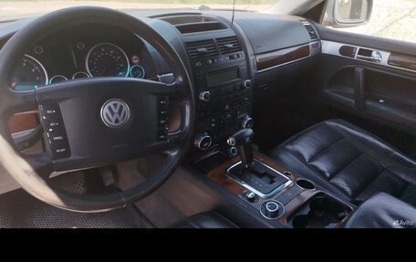 Volkswagen Touareg III, 2004 год, 850 000 рублей, 7 фотография