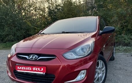 Hyundai Solaris II рестайлинг, 2013 год, 900 000 рублей, 2 фотография