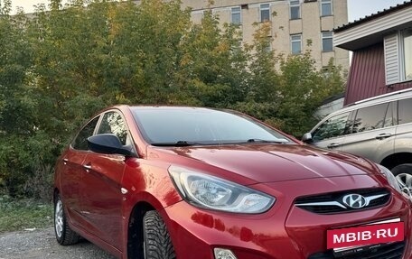 Hyundai Solaris II рестайлинг, 2013 год, 900 000 рублей, 5 фотография