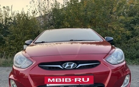 Hyundai Solaris II рестайлинг, 2013 год, 900 000 рублей, 4 фотография