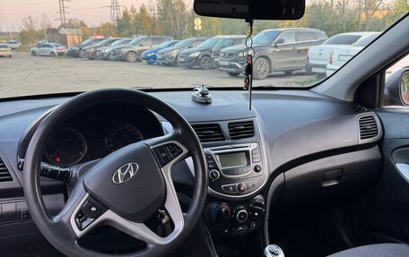 Hyundai Solaris II рестайлинг, 2013 год, 900 000 рублей, 11 фотография