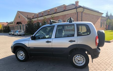 Chevrolet Niva I рестайлинг, 2017 год, 689 000 рублей, 3 фотография