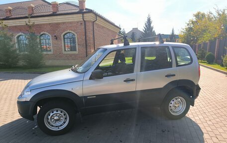 Chevrolet Niva I рестайлинг, 2017 год, 689 000 рублей, 2 фотография