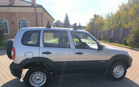Chevrolet Niva I рестайлинг, 2017 год, 689 000 рублей, 11 фотография