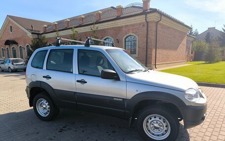 Chevrolet Niva I рестайлинг, 2017 год, 689 000 рублей, 12 фотография