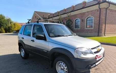 Chevrolet Niva I рестайлинг, 2017 год, 689 000 рублей, 13 фотография