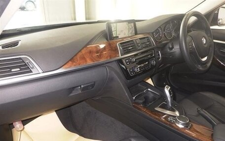 BMW 3 серия, 2018 год, 1 650 000 рублей, 2 фотография