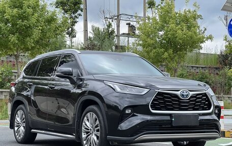Toyota Highlander, 2022 год, 3 300 000 рублей, 1 фотография