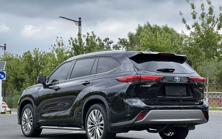Toyota Highlander, 2022 год, 3 300 000 рублей, 4 фотография