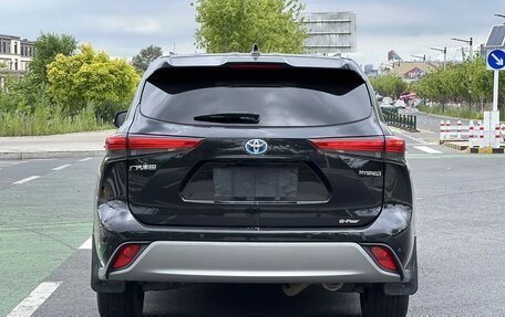 Toyota Highlander, 2022 год, 3 300 000 рублей, 5 фотография