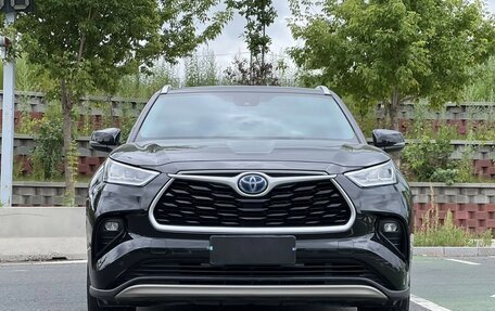 Toyota Highlander, 2022 год, 3 300 000 рублей, 2 фотография