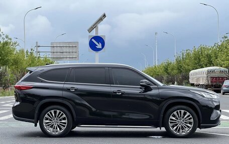 Toyota Highlander, 2022 год, 3 300 000 рублей, 8 фотография