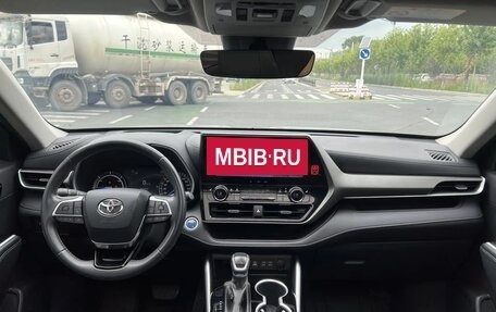Toyota Highlander, 2022 год, 3 300 000 рублей, 9 фотография