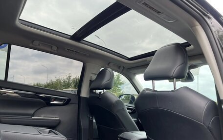 Toyota Highlander, 2022 год, 3 300 000 рублей, 18 фотография