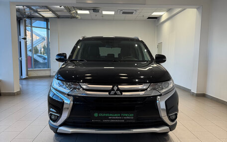 Mitsubishi Outlander III рестайлинг 3, 2018 год, 1 892 000 рублей, 2 фотография