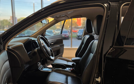 Mitsubishi Outlander III рестайлинг 3, 2018 год, 1 892 000 рублей, 9 фотография