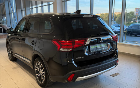 Mitsubishi Outlander III рестайлинг 3, 2018 год, 1 892 000 рублей, 8 фотография